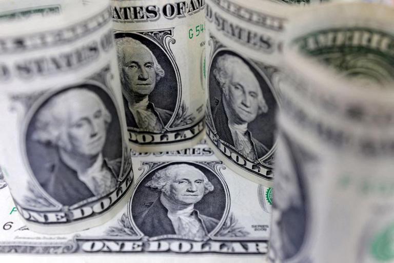 Dólar recua após nova alta nos juros pelo Copom