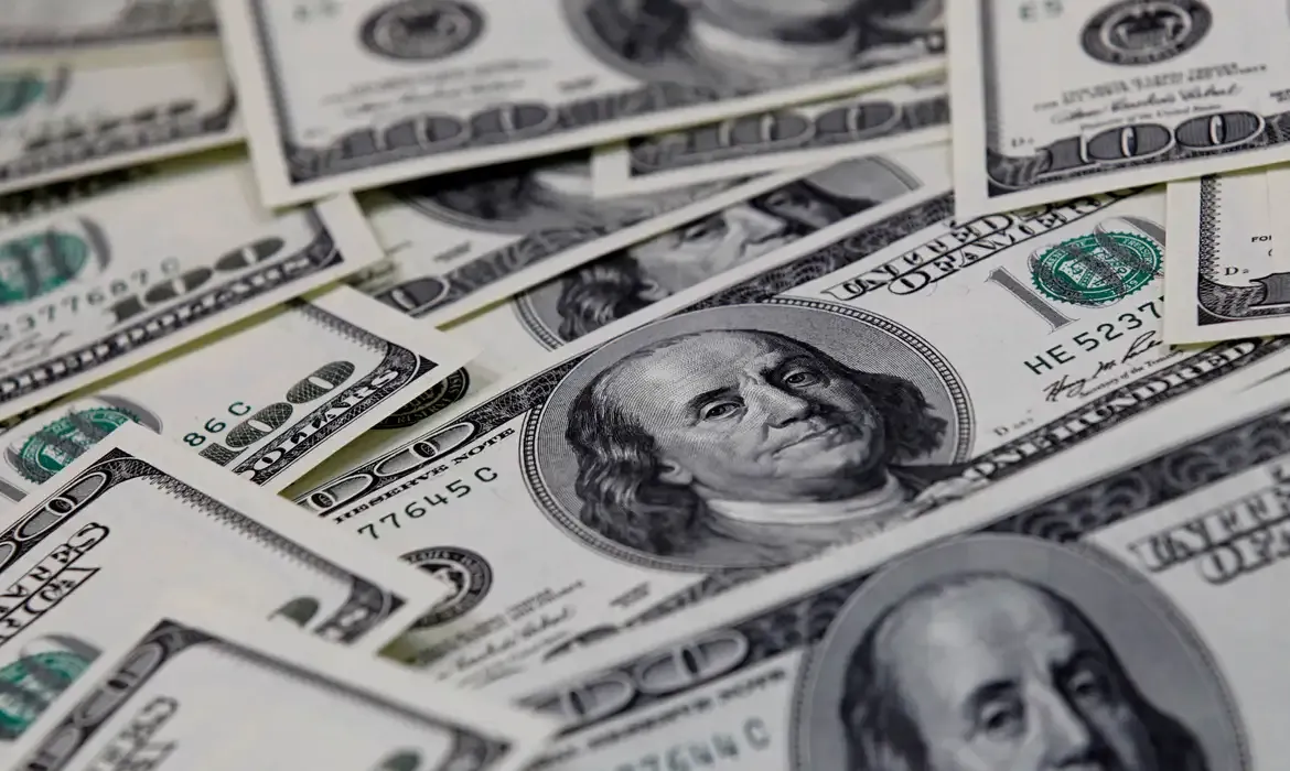 Dólar cai para R$ 5,54 com dados de desemprego nos EUA